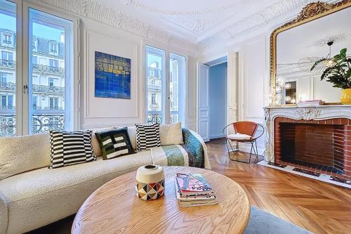 Grand Haussmann Apartment Malesherbes