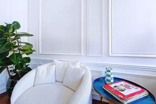 Grand Haussmann Apartment Malesherbes