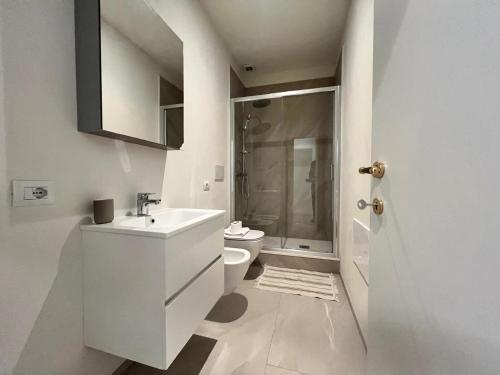Chinatown - Bright & Spacious Apartment