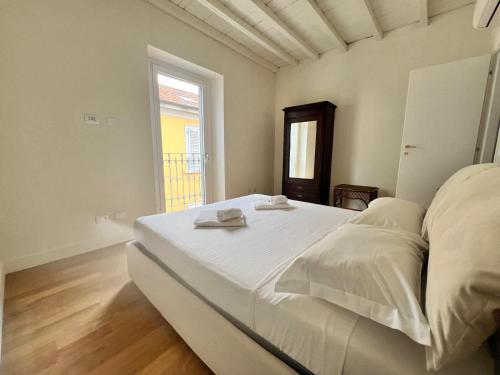 Chinatown - Bright & Spacious Apartment