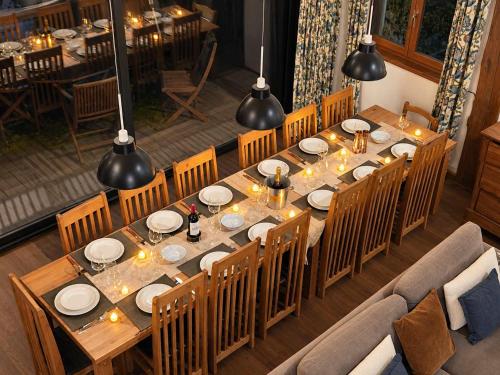 Celebrate in Style! Luxury Chalet - Ideal for Families and Groups - 17 plus - Hot Tub - Ski Bus - Parking