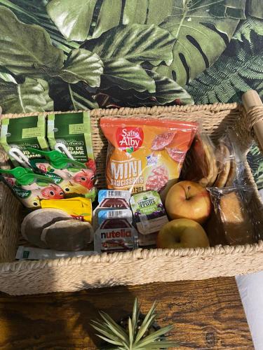 Le Tropical, Proche Centre, Place St Marc et CHU