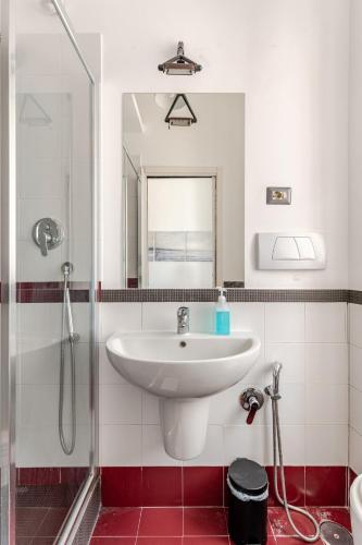 Vatican Elegant for 6, Metro & Comfort