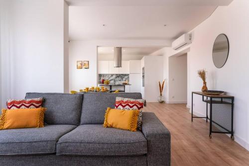 Downtown Portimão Apartment with River View and AC by Lisbeyond