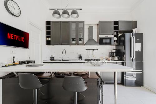 Vatican Luxury Apt 3 Bedrooms 4 Bathrooms