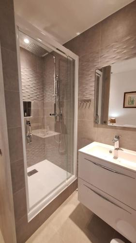 BARRI Apartment with terrace - Port Palais des Festivals
