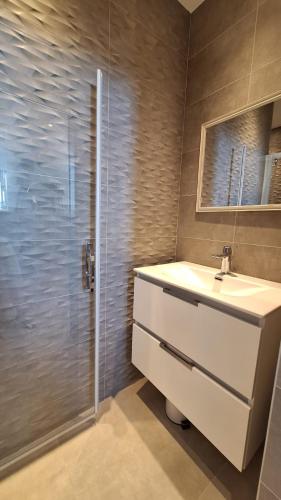 BARRI Apartment with terrace - Port Palais des Festivals