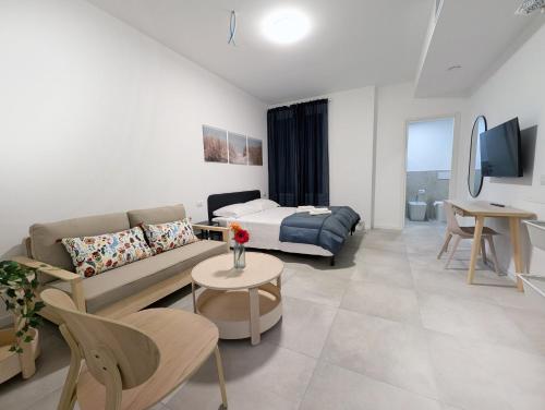 8 Bedrooms & 8 Bathrooms - Milan Certosa