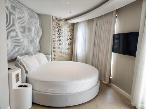 Luxury Suite with Terrace and Jacuzzi