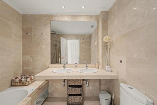 Luxurious Apartment Near the Beach