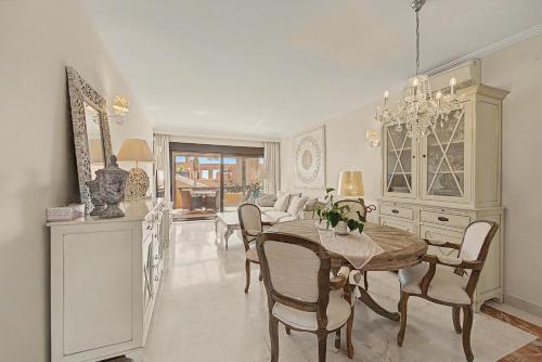 Luxurious Apartment Near the Beach