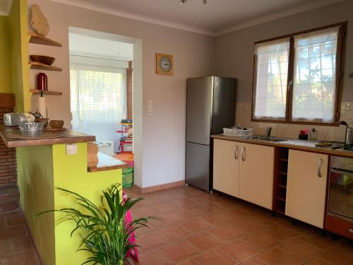 Rez-de-villa avec terrasses et jardin