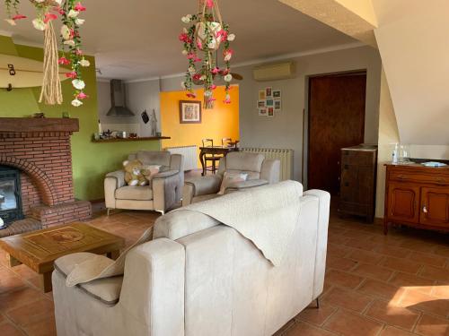 Rez-de-villa avec terrasses et jardin