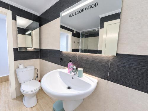 Sènia Central Apartment, Lloret de Mar - 4 Min Walk to the Beach