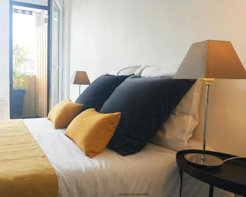 parisapartmenteiffel - large modern 55 sqm - view & terrace