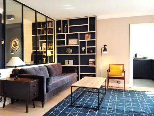 parisapartmenteiffel - large modern 55 sqm - view & terrace