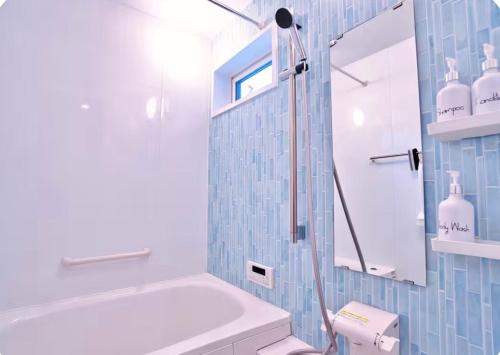 2-minute walk to the direct bus to Disney 4-minute taxi ride to Aoto Station Newly built, modern, private rental Large property for families