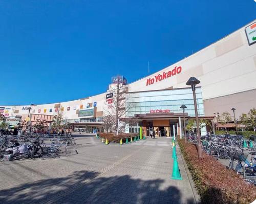 2-minute walk to the direct bus to Disney 4-minute taxi ride to Aoto Station Newly built, modern, private rental Large property for families