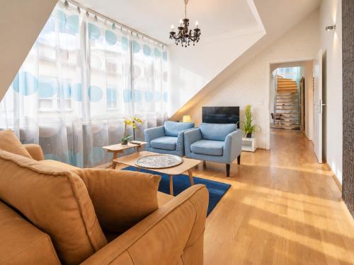 Two Bedroom Rooftop Apartment for 6 near City Center & Metro U2