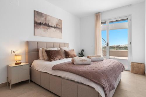 Sunny Golf Horizon - Luxury Retreat in Estepona