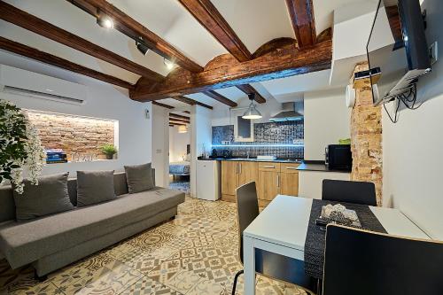 Tree Plaza Suites by Invalencia