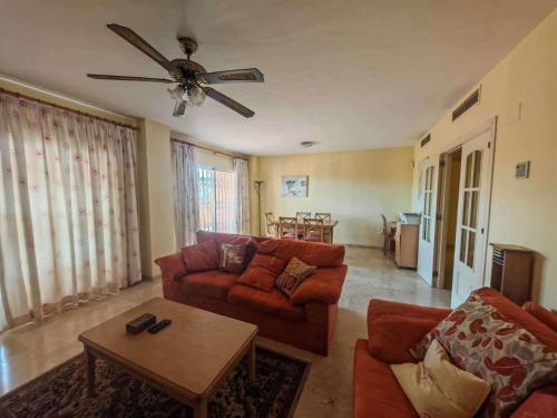 Apartment Sleeps 8 with Pool and Parking