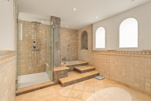 Mediterranean Villa on Aloha Golf with Pool RDR584