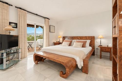 Mediterranean Villa on Aloha Golf with Pool RDR584