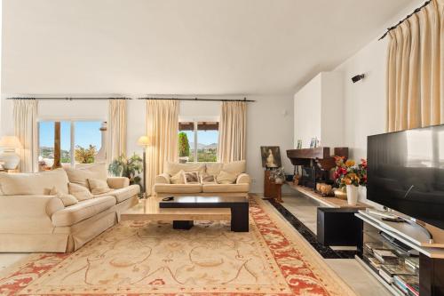 Mediterranean Villa on Aloha Golf with Pool RDR584