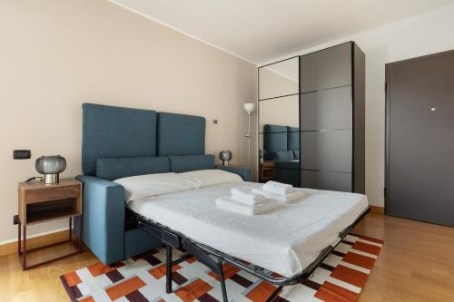 GuestHost - Traiano Comfy and Bright Studio