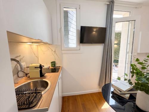 New 103 Suite Mireille - Cosy Apartment Paris Center