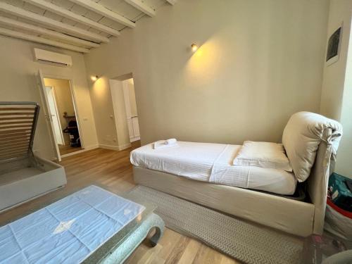 Chinatown - Bright & Spacious Apartment