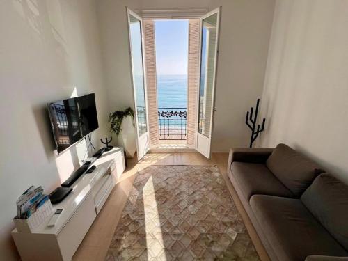 Les Hirondelles, 3-room apartment with magnificent sea view
