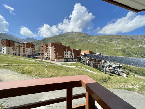 BO130 T2 familial vue piste Les Menuires