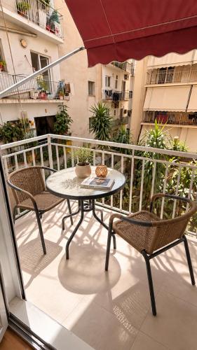 Mēne - Athens City Center Apartment with Jacuzzi