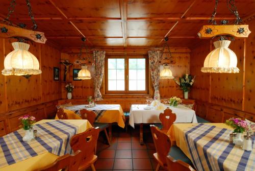 Restaurace v ubytování Gasthof Zum Ott