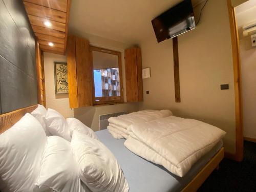 Résidence Machu - VAL THORENS location: Appartement avec vue sur les pistes, résidence skis aux pied MAE-9101