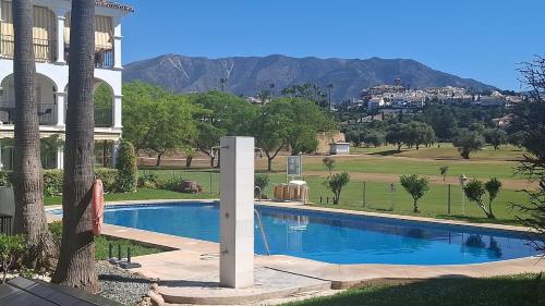 Bright apartment near swimming pool and golf course