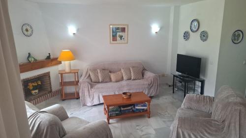 Bright apartment near swimming pool and golf course