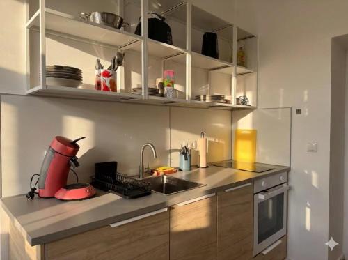 New city apartment, 2 bedrooms, 5 guests - T22