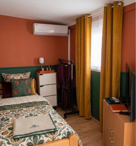 Soba Pula,900 m od Amfiteatra, 300 m od bus stanice,parking u ulici,self check in out