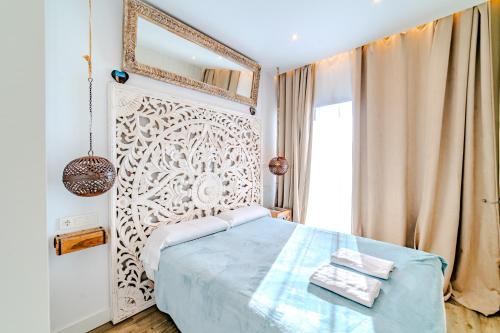 Apartamentos LOLA y MANUELA en primera línea playa Carihuela con excelente Terraza-jardin de 80 m2 frente al Mar con aparcamiento privado Ideal para descansar oyendo las olas del Mar