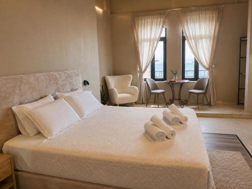 ENDLESS BLUE SUITEs 8
