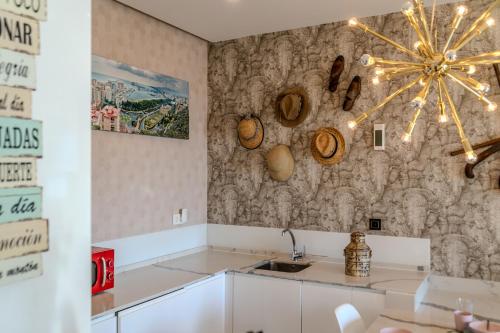 Apartamentos LOLA y MANUELA en primera línea playa Carihuela con excelente Terraza-jardin de 80 m2 frente al Mar con aparcamiento privado Ideal para descansar oyendo las olas del Mar