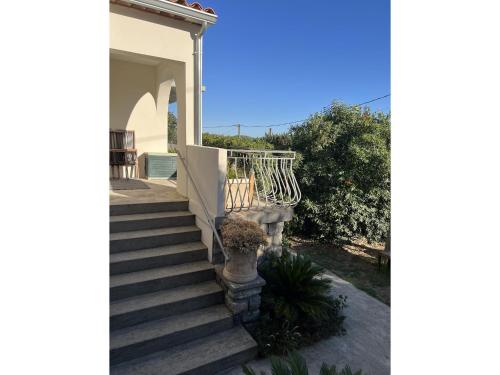 Apartment with panoramic view, swimming pool and spa