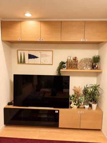 Forest Hideaway 3BR Home 6 Min by Train to Shinjuku 24hrs Supermarket Nearby