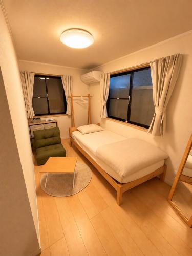 Forest Hideaway 3BR Home 6 Min by Train to Shinjuku 24hrs Supermarket Nearby