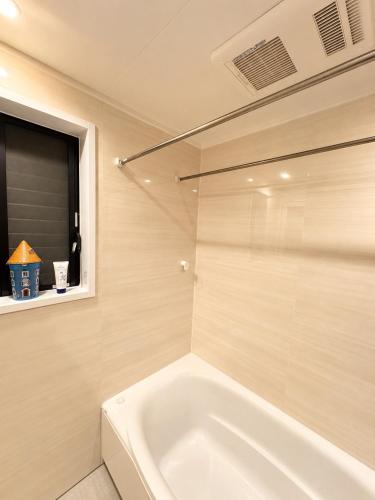 Forest Hideaway 3BR Home 6 Min by Train to Shinjuku 24hrs Supermarket Nearby