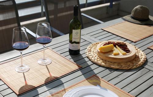 Split on the beach, 2 floors & wide terrace