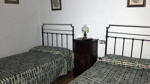 two beds sitting next to each other in a bedroom at La Posá CR CC 221 in Acehuche